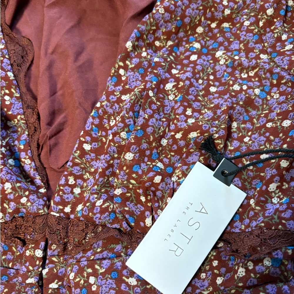 ASTR The Label NWT Brown and Purple Floral Top Size M - Picture 5 of 12